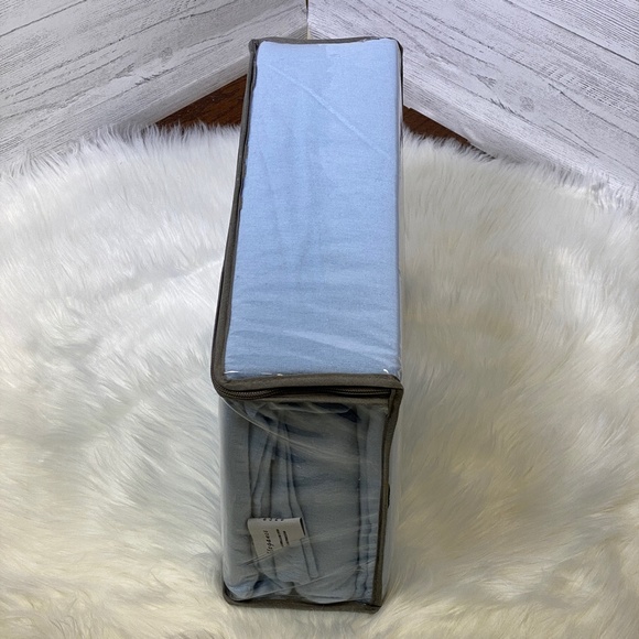 ✨FINAL STOCK✨Full 4pc Sky Blue Flannel Bedsheets - Picture 2 of 4